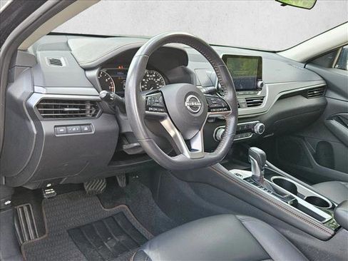 Used 2024 Nissan Altima 2.5 SR FWD image 9