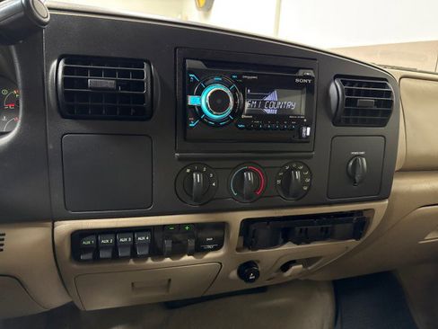 Used 2005 Ford F350 XLT image 25