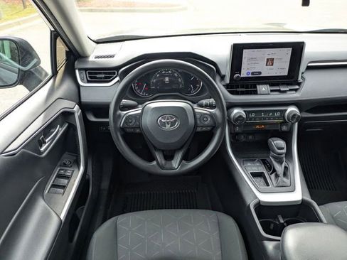 Used 2024 Toyota RAV4 XLE FWD image 28