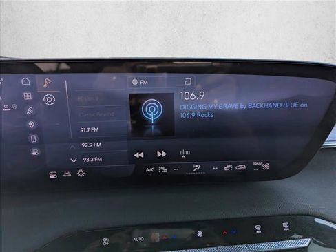 Used 2025 Buick Enclave Sport Touring w/ Power Package image 17