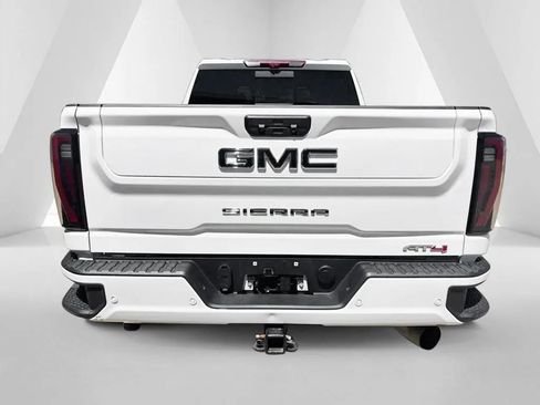 Used 2025 GMC Sierra 2500 AT4 w/ AT4 Premium Plus Package AWD/4WD image 6