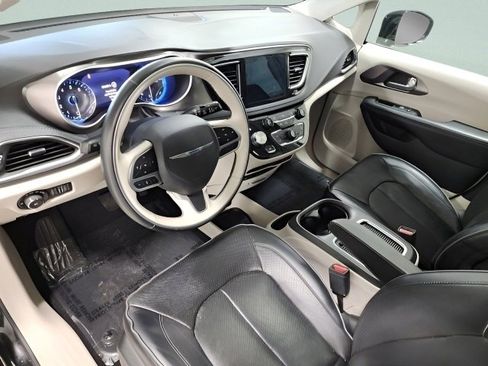 Used 2017 Chrysler Pacifica Limited w/ UConnect Theater Package image 27