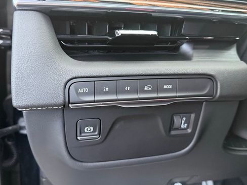 Used 2024 Cadillac Escalade ESV Premium Luxury image 44