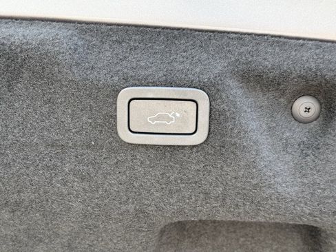 Used 2020 Jaguar XE S image 14