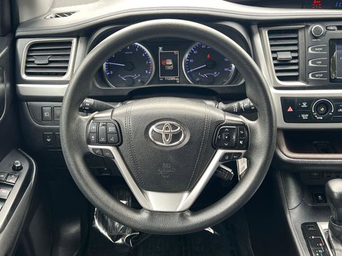Used 2019 Toyota Highlander LE image 24