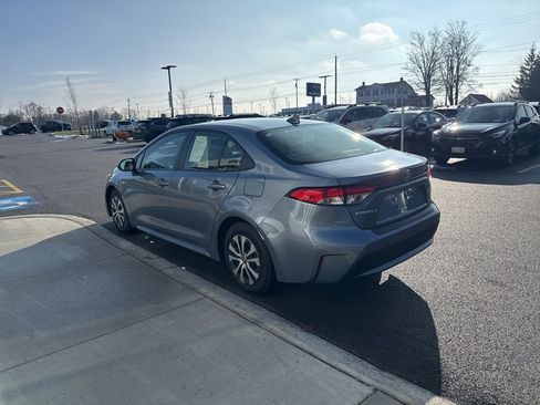 Used 2021 Toyota Corolla LE image 4