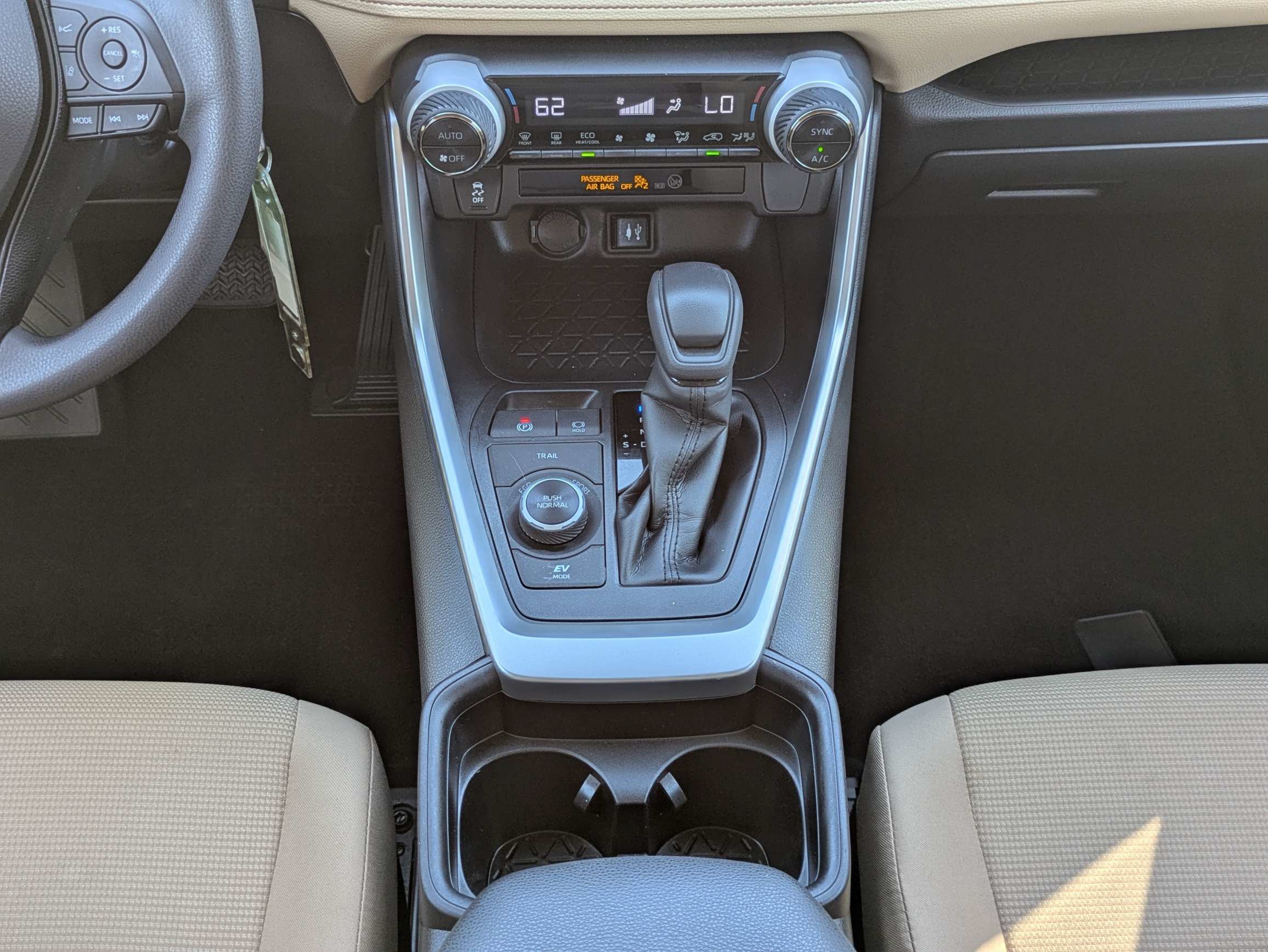 Used 2019 Toyota RAV4 LE w/ Protection Package AWD/4WD image 19