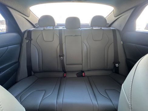 Used 2025 Hyundai Elantra Limited image 38