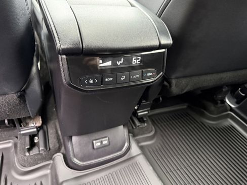Certified 2023 Toyota Highlander XLE image 27