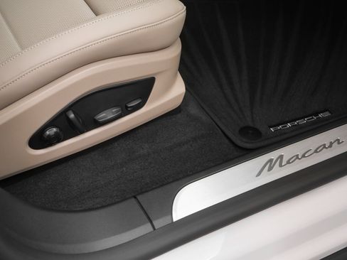 Used 2025 Porsche Macan Electric image 20