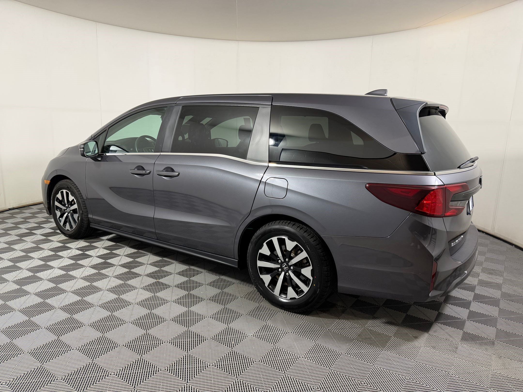 Certified 2025 Honda Odyssey EX-L image 23