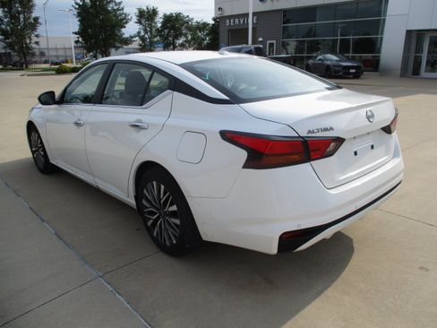 Used 2025 Nissan Altima 2.5 SV FWD image 4