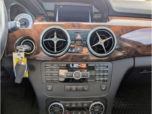 Used 2014 Mercedes-Benz GLK 350 4MATIC w/ Premium 1 Package image 21