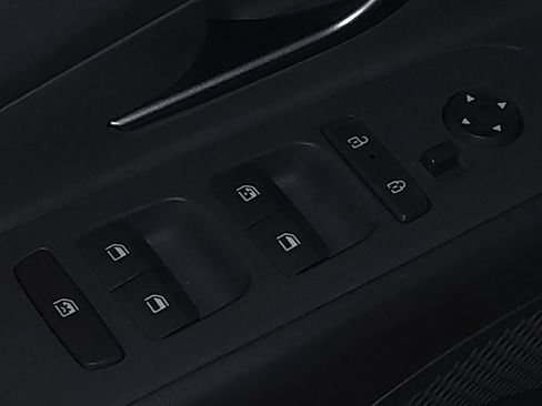 Used 2025 Hyundai Elantra SEL image 27