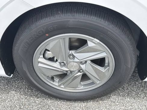 New 2026 Hyundai Elantra SE FWD image 11
