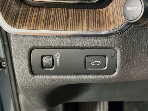 Used 2022 Volvo XC60 B5 Momentum AWD/4WD image 10