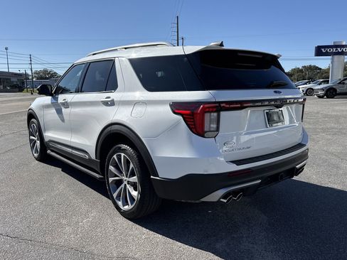 Used 2025 Ford Explorer Platinum w/ Ultimate Package image 3