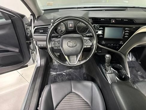 Used 2018 Toyota Camry SE w/ Moonroof Package FWD image 16