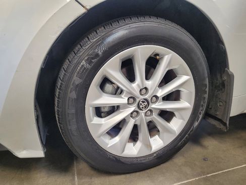 Used 2022 Toyota Corolla LE w/ LE Convenience Package FWD image 31