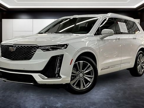 Certified 2025 Cadillac XT6 Premium Luxury image 3