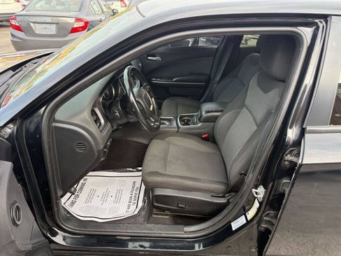 Used 2017 Dodge Charger SE RWD image 11