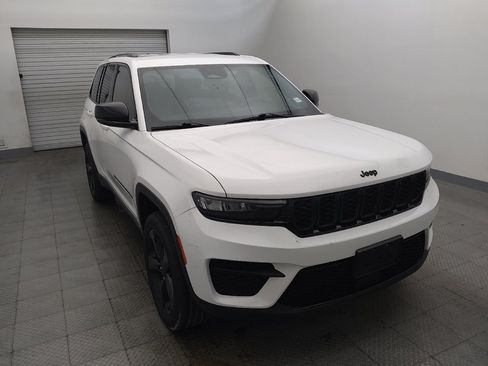 Used 2023 Jeep Grand Cherokee Altitude AWD/4WD image 14
