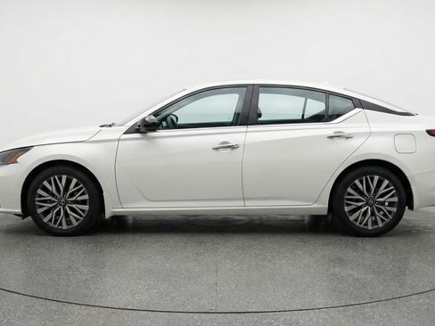 Used 2025 Nissan Altima 2.5 SV image 5