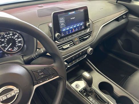 Used 2025 Nissan Altima 2.5 SV FWD image 22