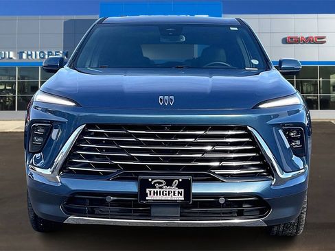 Used 2025 Buick Enclave Preferred image 2