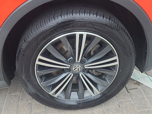 Used 2018 Volkswagen Tiguan SEL AWD/4WD image 29