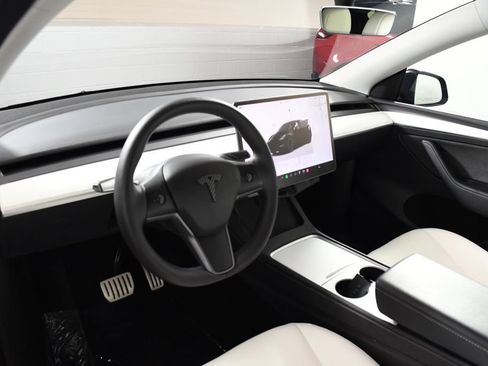 Used 2023 Tesla Model Y Performance AWD/4WD image 12