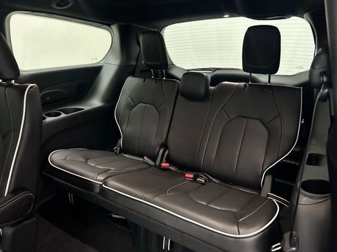 New 2026 Chrysler Pacifica Limited w/ S Appearance Package image 15