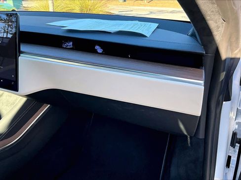 Used 2022 Tesla Model S image 17