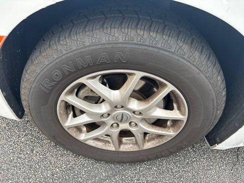 Used 2024 Chrysler Pacifica Touring-L FWD image 23