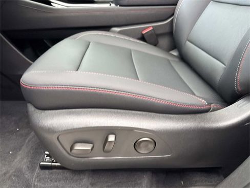 Used 2025 Chevrolet Traverse Z71 w/ Driver Confidence Package image 17