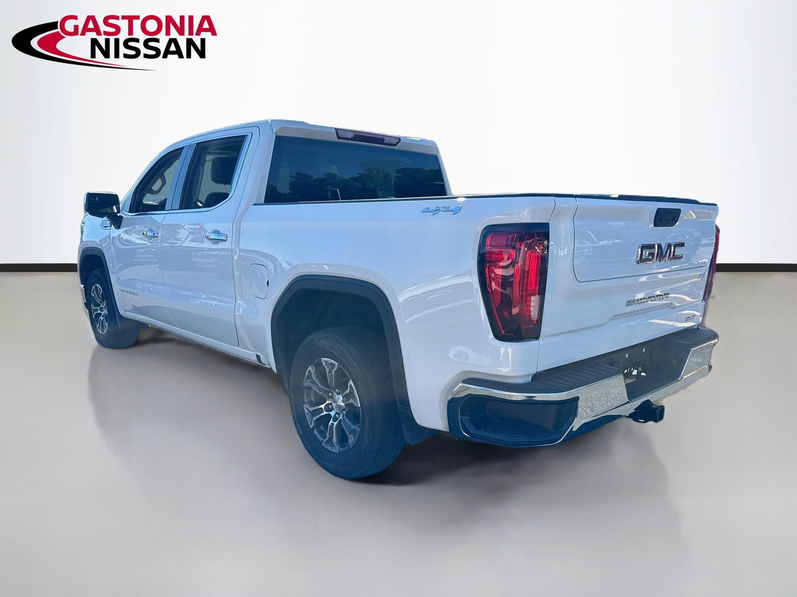 Used 2025 GMC Sierra 1500 SLT AWD/4WD image 6