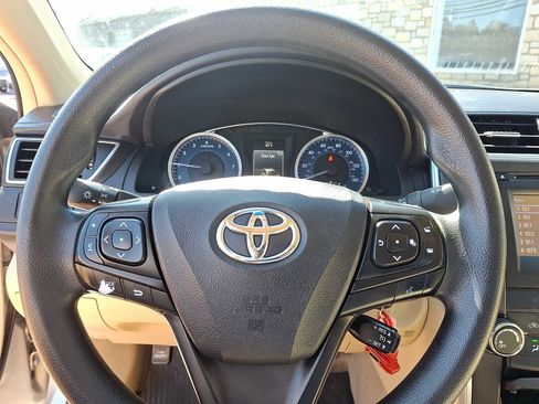 Used 2017 Toyota Camry LE image 21