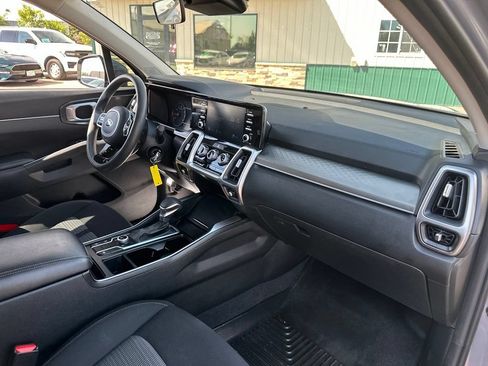 Used 2021 Kia Sorento LX AWD/4WD image 31