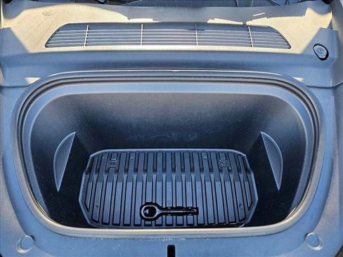 Used 2024 Tesla Model Y Long Range image 23