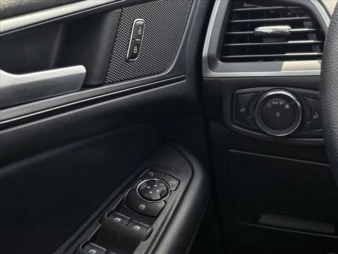 Used 2020 Ford Edge SE image 20