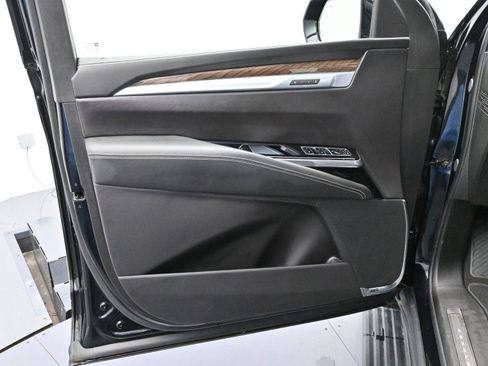 Used 2025 Cadillac Escalade ESV Sport Platinum image 14