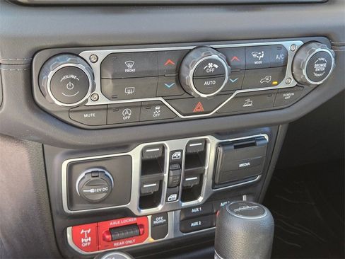 Used 2024 Jeep Gladiator Mojave image 28