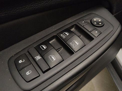 Used 2019 Jeep Cherokee Trailhawk w/ Cold Weather Group AWD/4WD image 27