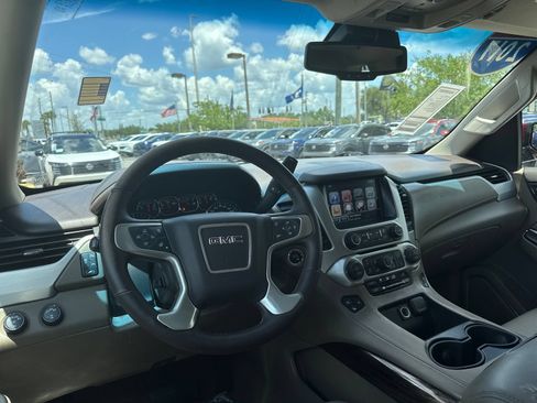 Used 2017 GMC Yukon SLT AWD/4WD image 11