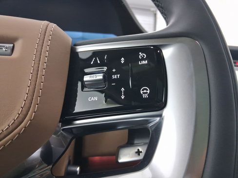 New 2026 Land Rover Range Rover SE image 16