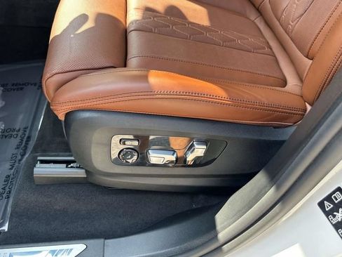 Used 2025 BMW X7 M60i AWD/4WD image 29