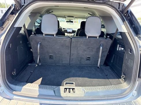 Used 2021 Ford Explorer XLT w/ Equipment Group 202A AWD/4WD image 34