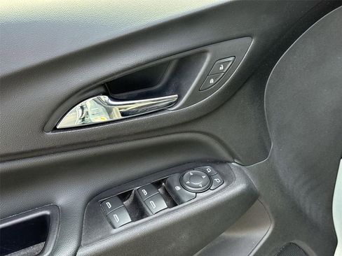 Used 2022 Chevrolet Equinox LT FWD image 22