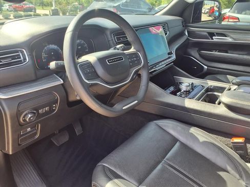 Used 2024 Jeep Wagoneer L Series III w/ Flexible Seating Group AWD/4WD image 12