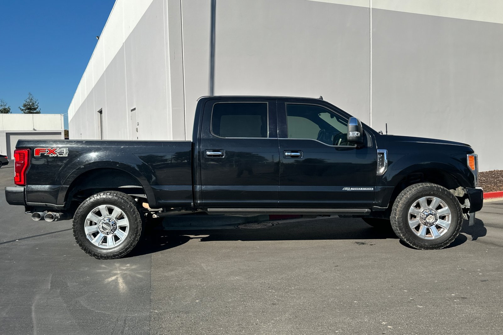Used 2019 Ford F250 Platinum w/ Platinum Ultimate Package AWD/4WD image 3